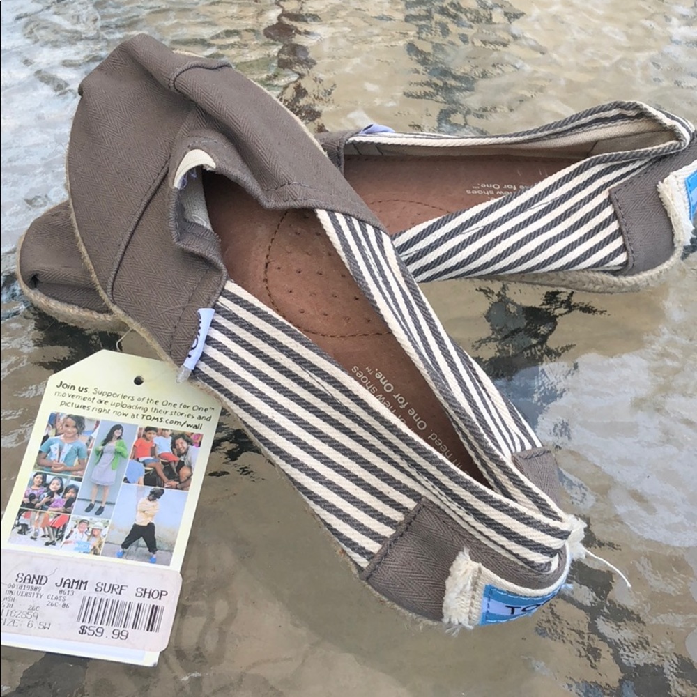 Gray & white toms super comfy never before worn